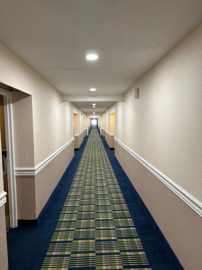 I65 Studio Suites 斯科茨堡 外观 照片