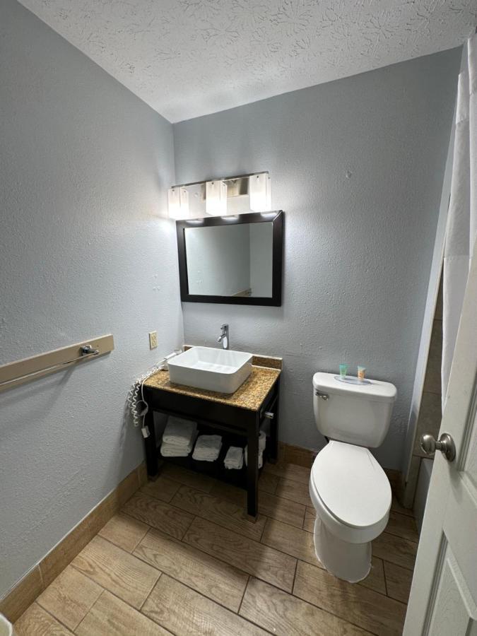 I65 Studio Suites 斯科茨堡 外观 照片