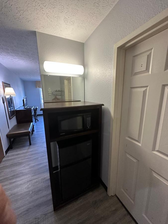 I65 Studio Suites 斯科茨堡 外观 照片