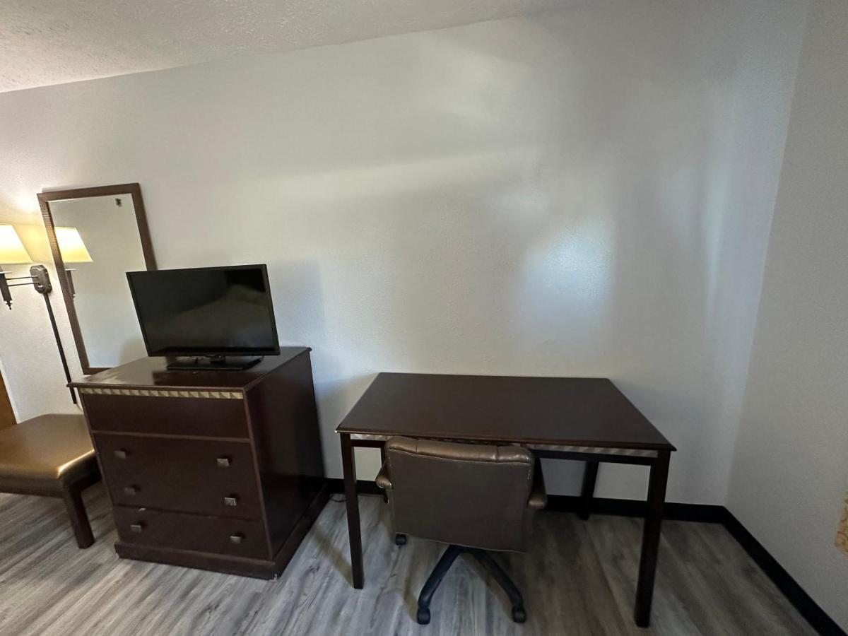 I65 Studio Suites 斯科茨堡 外观 照片